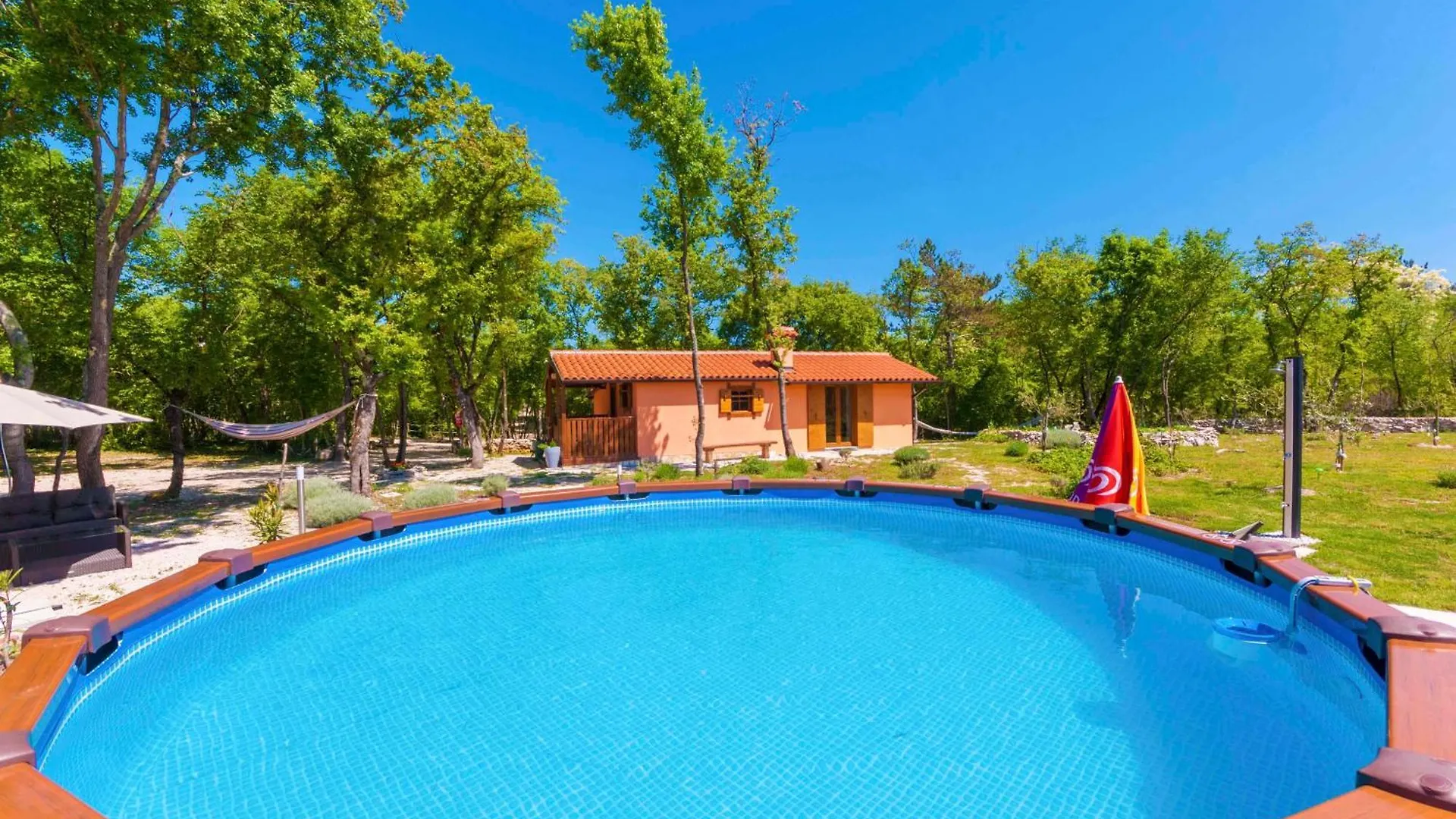 Vinež Villa Vita, A Lush Romantic Retreat In A Private Forest בית נופש
