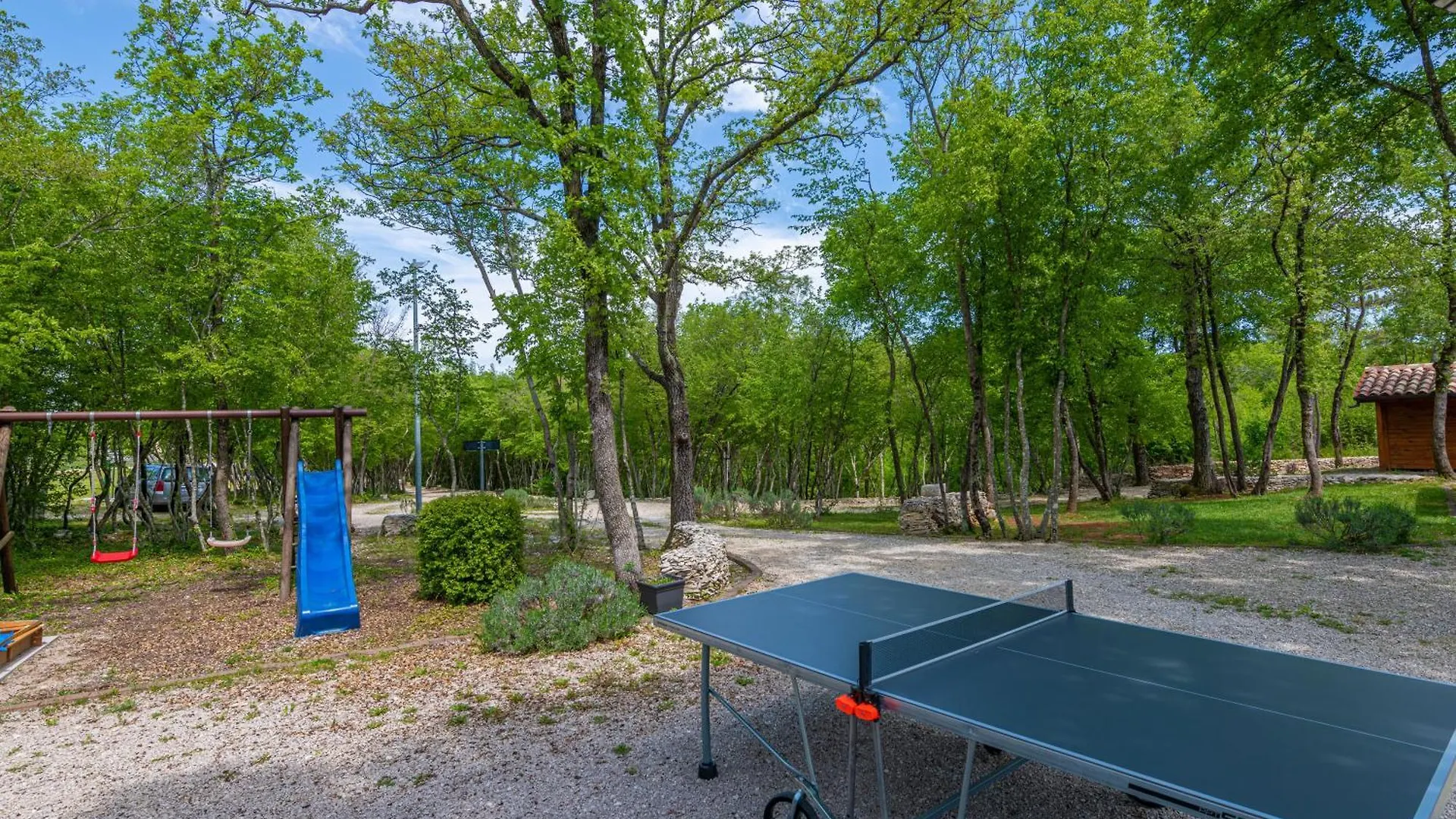 בית נופש Vinež Villa Vita, A Lush Romantic Retreat In A Private Forest