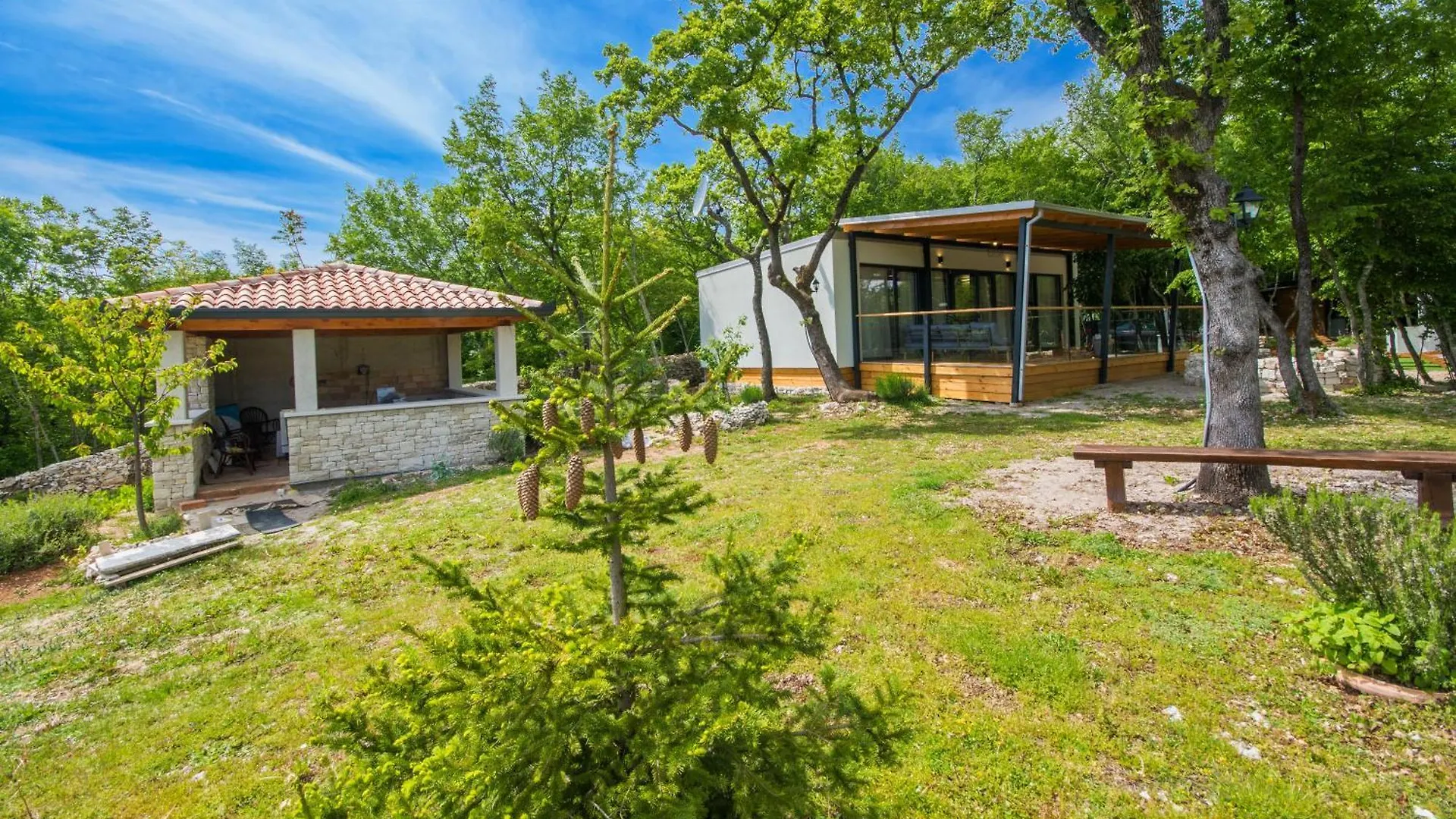 בית נופש Vinež Villa Vita, A Lush Romantic Retreat In A Private Forest