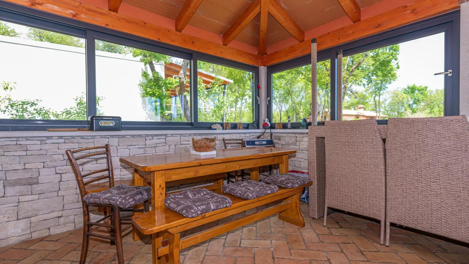 בית נופש Vinež Villa Vita, A Lush Romantic Retreat In A Private Forest