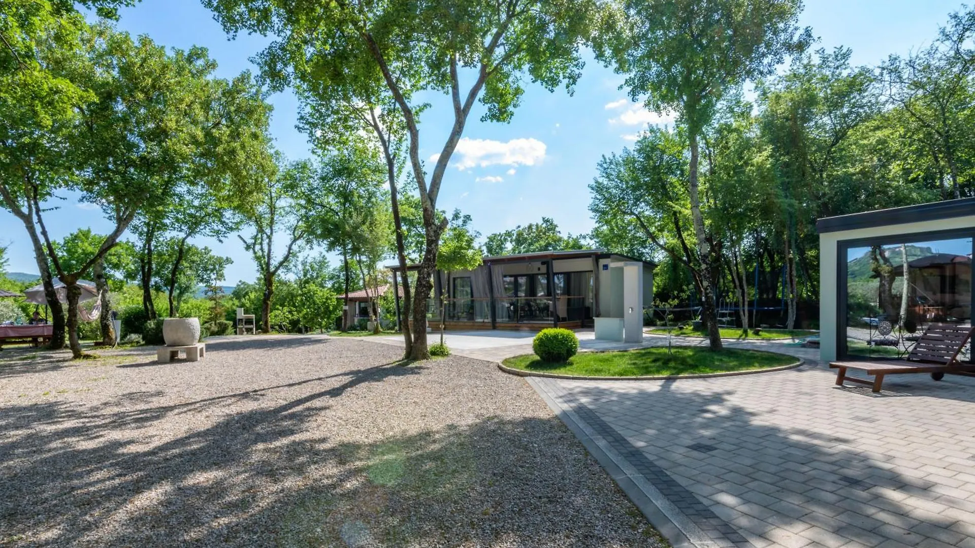 Vinež Villa Vita, A Lush Romantic Retreat In A Private Forest בית נופש